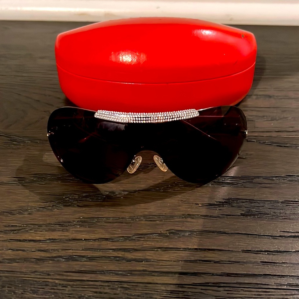 Valentino barely worn sunglasses